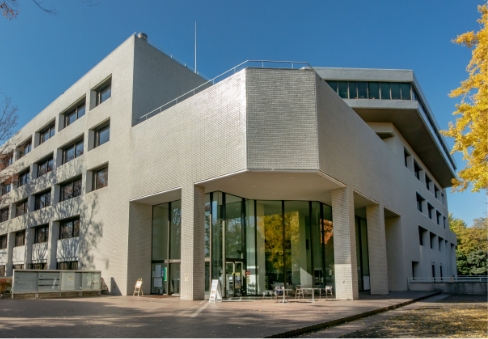 東京都立中央図書館